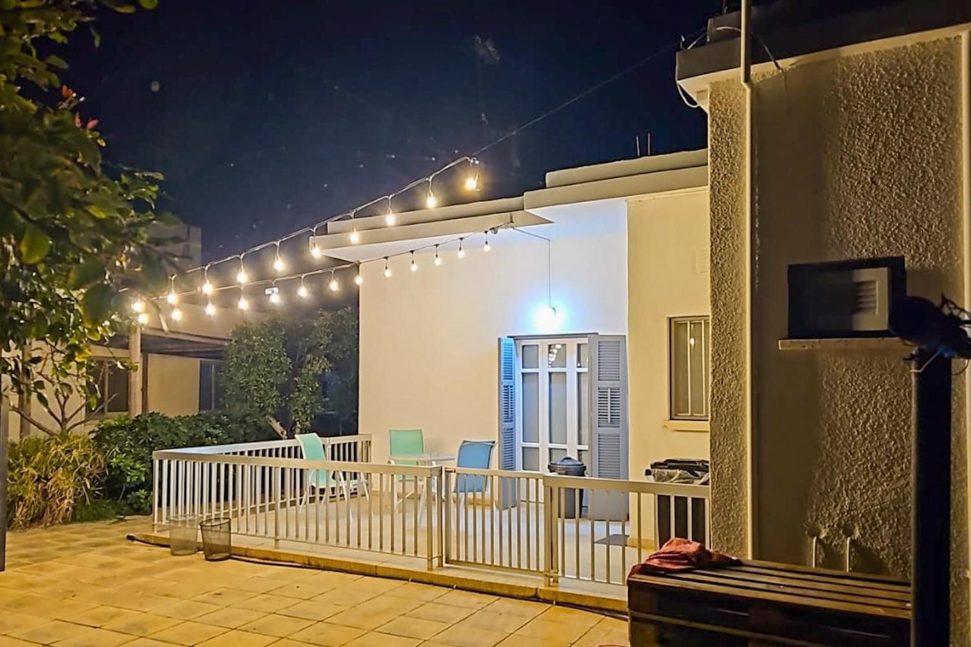 The Lemon Tree Hostel Ларнака Екстериор снимка