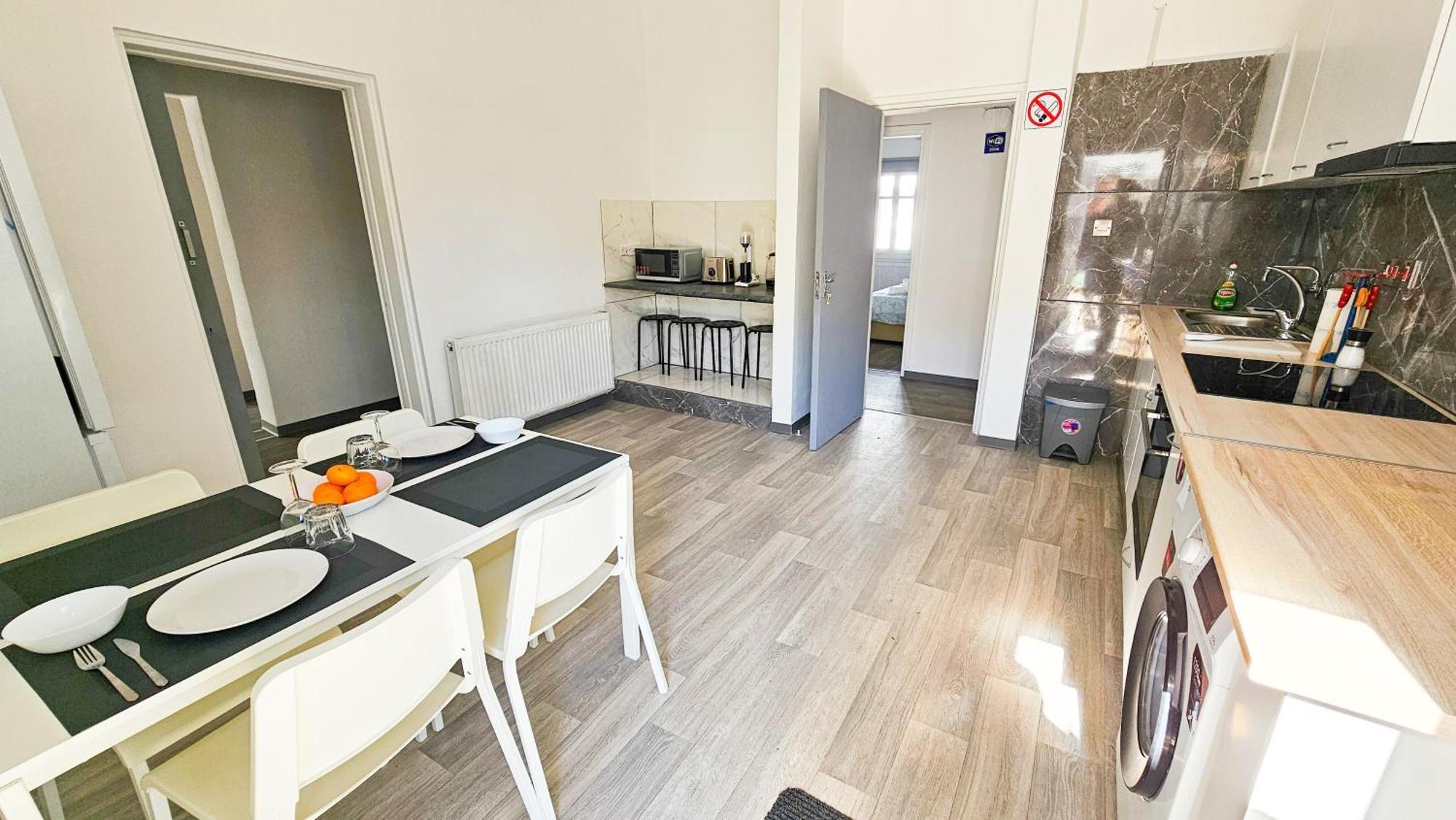 The Lemon Tree Hostel Ларнака Екстериор снимка